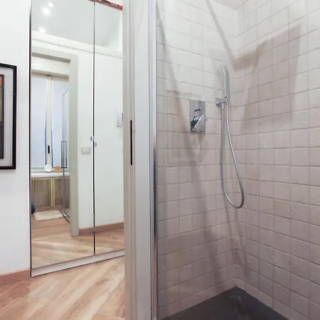 The Double Comfort - Quiet Flat, 2 Private Bathrooms In Centre アパート ミラノ
