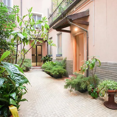 The Double Comfort - Quiet Flat, 2 Private Bathrooms In Centre アパート ミラノ